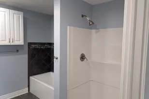 2515 E Cass St, Joliet, IL 60432 - Photo 12