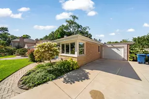 1960 Milton Ave, Northbrook, IL 60062 - Photo 4