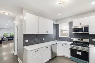 8020 S Muskegon Ave, Chicago, IL 60617 - Photo 10