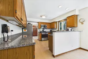 124 Corsaire Ln, Schaumburg, IL 60173 - Photo 18
