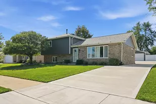 25712 S McCorkle Ave, Monee, IL 60449 - Photo 2