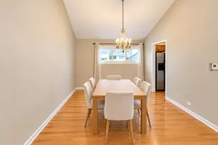 7847 Maple St, Morton Grove, IL 60053 - Photo 6