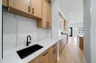932 N Trumbull Ave, Chicago, IL 60651 - Photo 10