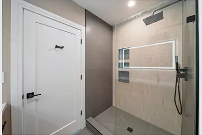 932 N Trumbull Avenue, Chicago, IL 60651 - Photo 18