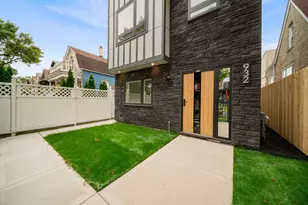 932 N Trumbull Ave, Chicago, IL 60651 - Photo 2
