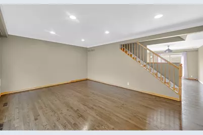 662 Carriage Hill Drive, Glenview, IL 60025 - Photo 6