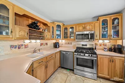 680 N Constitution Drive, Aurora, IL 60506 - Photo 6
