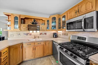 680 N Constitution Drive, Aurora, IL 60506 - Photo 8