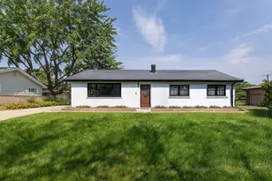 20 Maricopa Ln, Hoffman Estates, IL 60169 - Photo 1