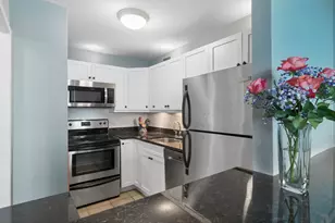 4250 N Marine Dr, Chicago, IL 60613 - Photo 4