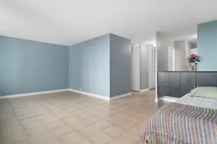 4250 N Marine Dr, Chicago, IL 60613 - Photo 6