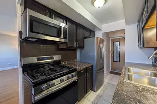 7540 N Ridge Blvd, Chicago, IL 60645 - Photo 8