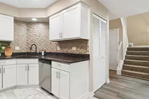 1432 Newport Ln, Mundelein, IL 60060 - Photo 6