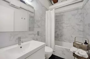 225 W Huron St, Chicago, IL 60654 - Photo 10