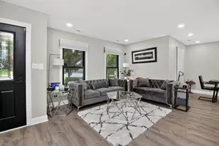 16 Majestic Dr, Lombard, IL 60148 - Photo 2