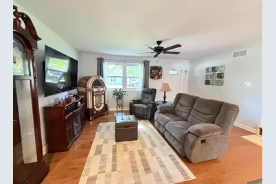 104 E North Street, LeRoy, IL 61752 - Photo 2