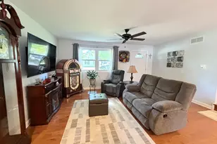 104 E North St, LeRoy, IL 61752 - Photo 2