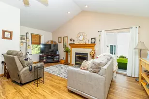 12032 Baneberry Dr, Roscoe, IL 61073 - Photo 4
