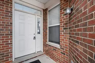 1690 Buckingham Dr, Des Plaines, IL 60018 - Photo 2