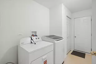 1690 Buckingham Dr, Des Plaines, IL 60018 - Photo 14