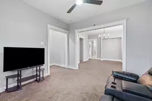 5735 S Marshfield Ave, Chicago, IL 60636 - Photo 8