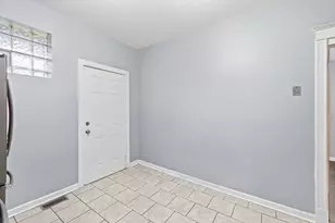 5735 S Marshfield Ave, Chicago, IL 60636 - Photo 16