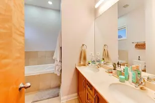 1520 W Walton St, Chicago, IL 60642 - Photo 18