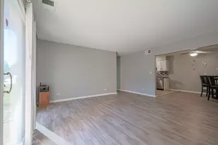 625 Derry Ct, Schaumburg, IL 60193 - Photo 4