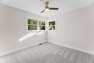 160 Lancaster Ln, Des Plaines, IL 60018 - Photo 12