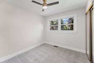 160 Lancaster Ln, Des Plaines, IL 60018 - Photo 10
