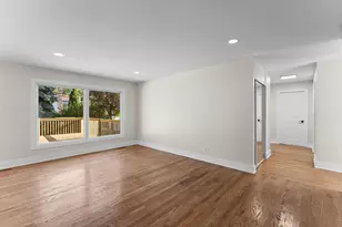 160 Lancaster Ln, Des Plaines, IL 60018 - Photo 6