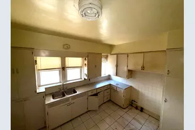 564 E Cass Street, Joliet, IL 60432 - Photo 8