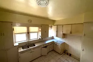 564 E Cass St, Joliet, IL 60432 - Photo 8