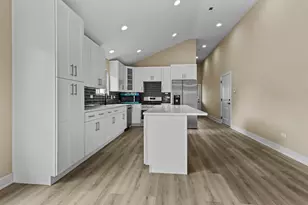 408 E Butler Ave, Grant Park, IL 60940 - Photo 12