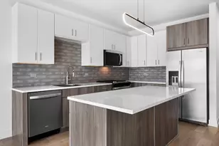 27 W Park Blvd, Villa Park, IL 60181 - Photo 2
