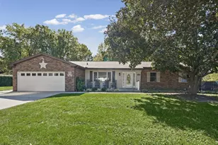 206 Cherokee Dr, Georgetown, IL 61846 - Photo 4