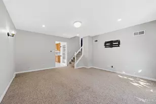 754 S York St, Elmhurst, IL 60126 - Photo 8
