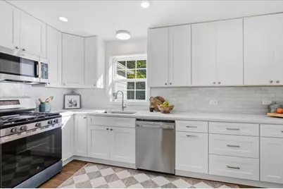 2107 Lincolnwood Drive, Evanston, IL 60201 - Photo 10