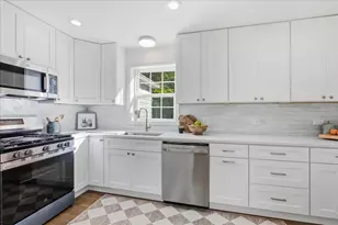2107 Lincolnwood Dr, Evanston, IL 60201 - Photo 10