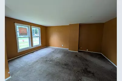 11833 S Harvard Avenue, Chicago, IL 60628 - Photo 2