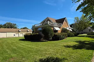 302 Washington St, Algonquin, IL 60102 - Photo 1