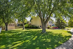 1185 S Apple Tree Ln, Bartlett, IL 60103 - Photo 18