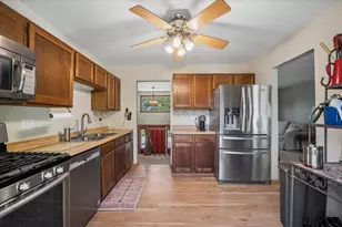 1185 S Apple Tree Ln, Bartlett, IL 60103 - Photo 6