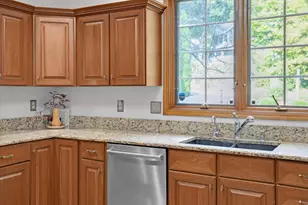 5131 Regents Park Rd, Rockford, IL 61107 - Photo 10