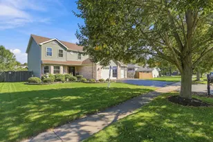 426 Badger Ln, Oswego, IL 60543 - Photo 2