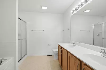 1690 Buckingham Drive, Des Plaines, IL 60018 - Photo 10