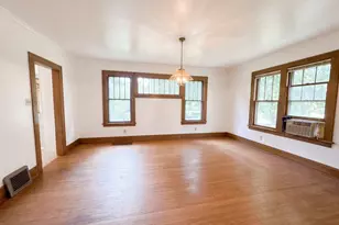 204 E South St, Woodstock, IL 60098 - Photo 2
