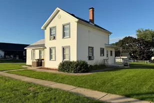 217 W Railroad St, Lena, IL 61048 - Photo 4