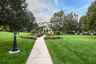 105 Station Park Cir, Grayslake, IL 60030 - Photo 28