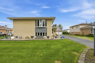 4328 Wagman St, Oak Forest, IL 60452 - Photo 2